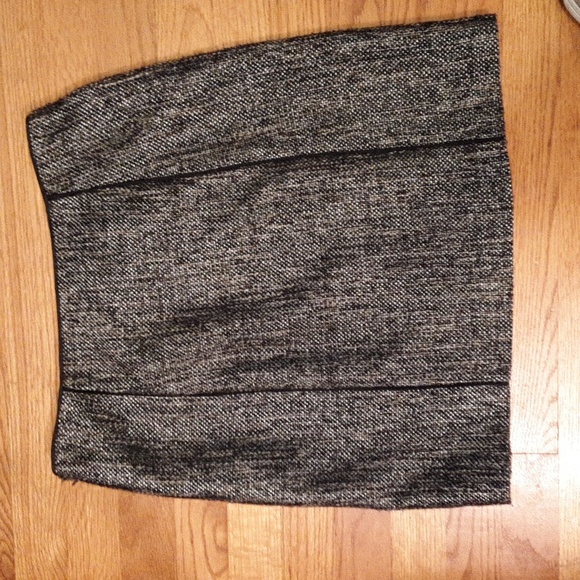 WHBM skirt w/ pockets - Picture 2 of 4